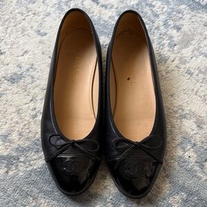 Authentic Chanel black ballet flats with logo - size 40.5